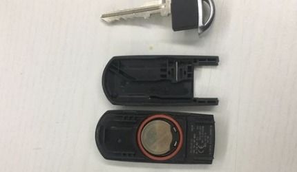 汽车钥匙电池更换指南：如何轻松焕新智能钥匙？(图1)