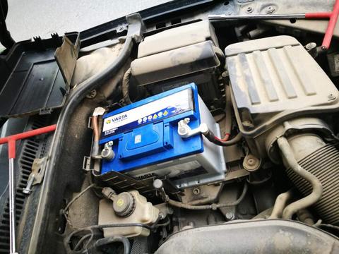 汽车蓄电池更换指南：轻松解决动力之源问题(图1)