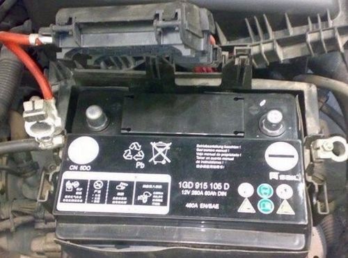 《蓄电池充电,你真的了解吗?揭秘汽车蓄电池充电的五大误区及实用指南》(图1) 《蓄电池充电,你真的了解吗?揭秘汽车蓄电池充电的五大误区及实用指南》(图1)