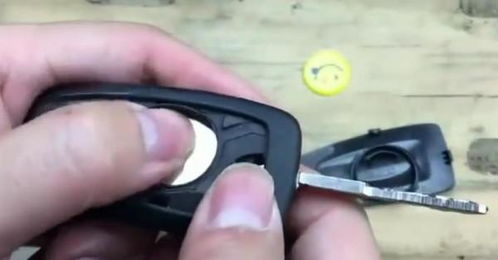 《吉利汽车钥匙换电池全攻略：如何省时省力又安全？》(图1)