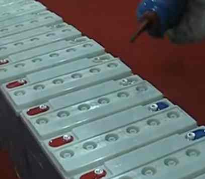 蓄电池修复技术革新：揭秘电池“重生”的秘密(图1)