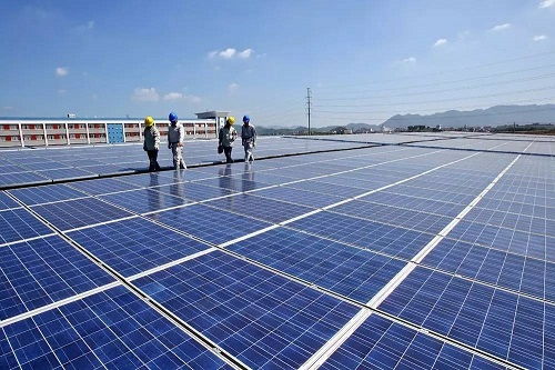 薄膜太阳能电池技术：未来能源的轻巧变革之路(图1)