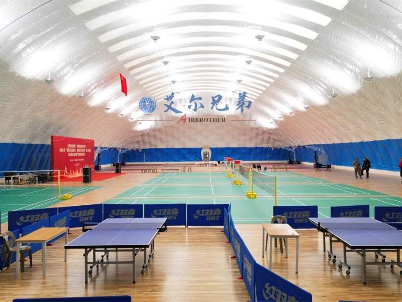 传统体育场要建几年，这种充气场馆竟然一个月就能完工